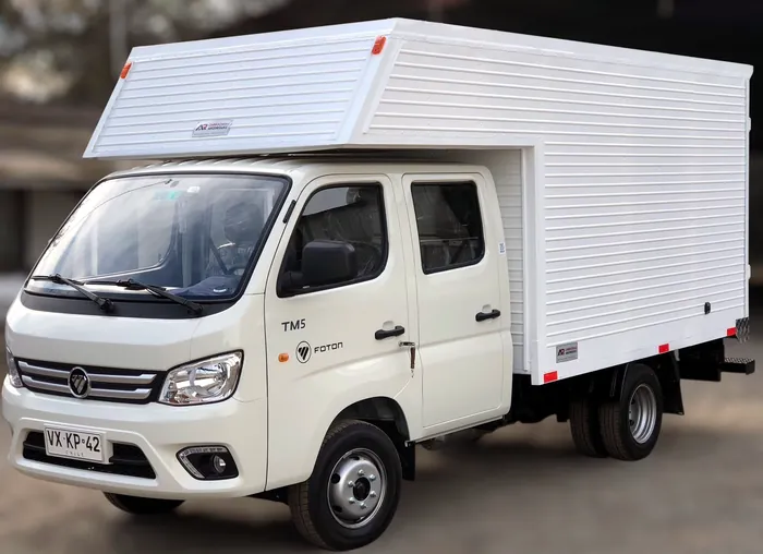 Camión con carrocería fabricada a medida